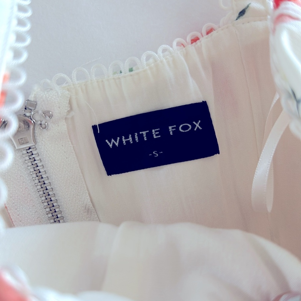 White Fox Floral Top - Picture 4 of 5